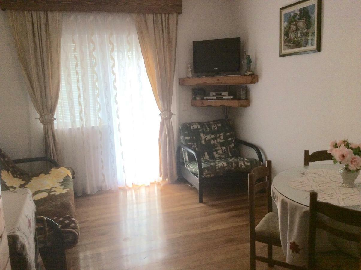 Apartman Nadia Karlobag Eksteriør bilde