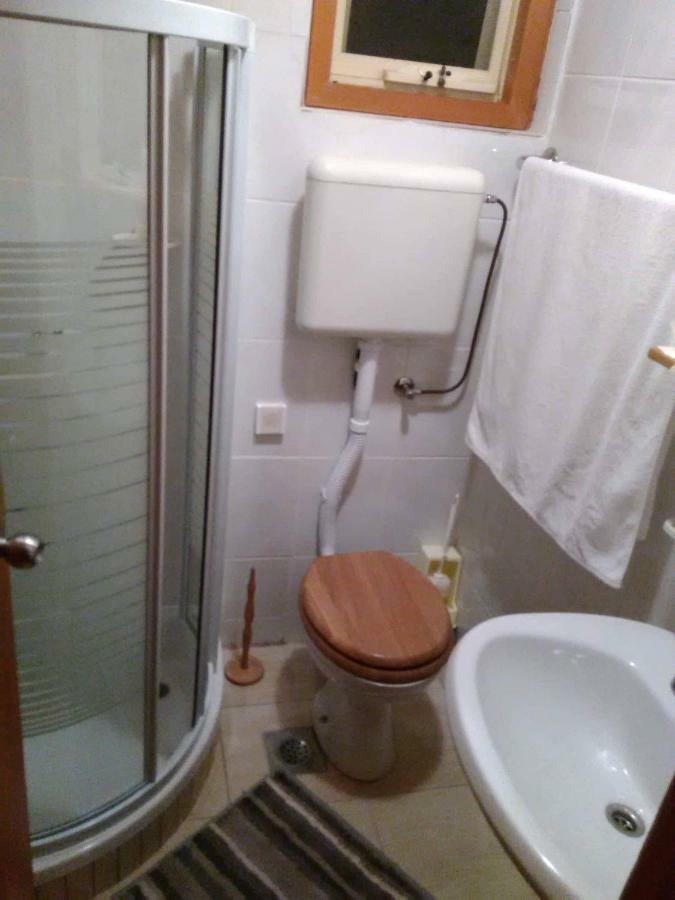 Apartman Nadia Karlobag Eksteriør bilde